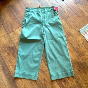 Spanx pull on wide leg Capri style pants. Close